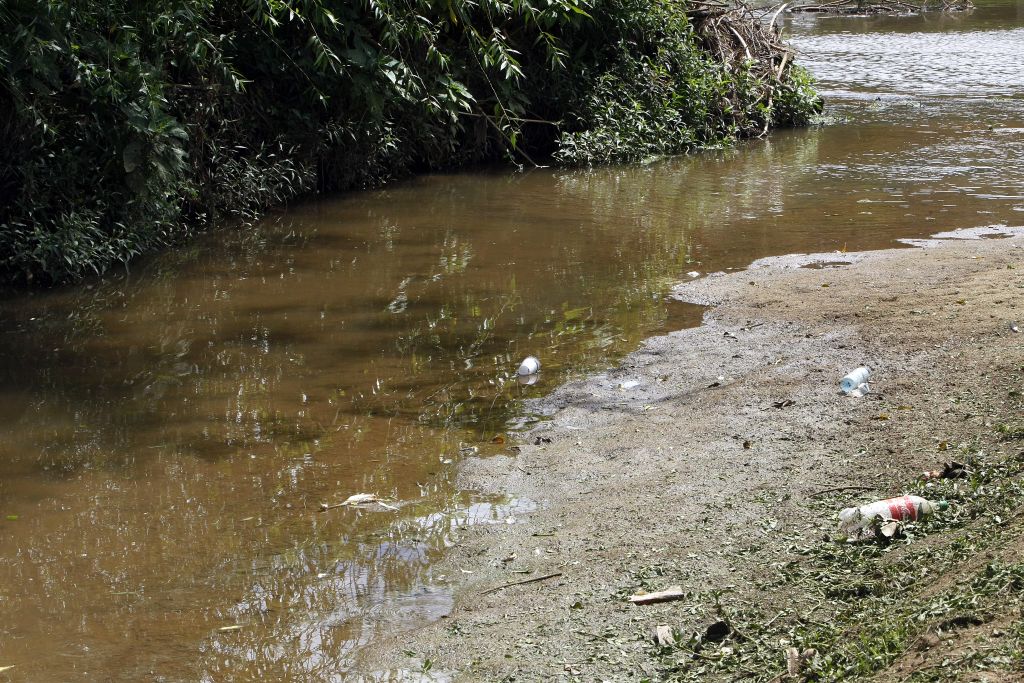 Barigui: até alguns restaurantes de Santa Felicidade ajudam a poluir o rio | Hedeson Alves/Gazeta do Povo