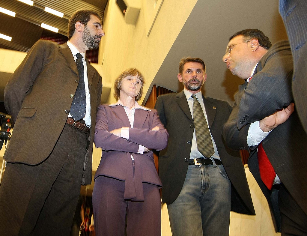 Confabulações na Assembleia: da esquerda para a direita, o presidente do PT no Paraná, Ênio Verri, e os deputados petistas Luciana Rafagnin, Pedro Ivo Ilkiv e André Vargas | Ivonaldo Alexandre/ Gazeta do Povo