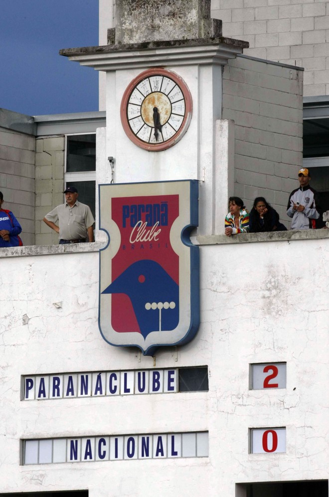 O tradicional relógio da Vila Capanema mostra o placar final da tarde | 