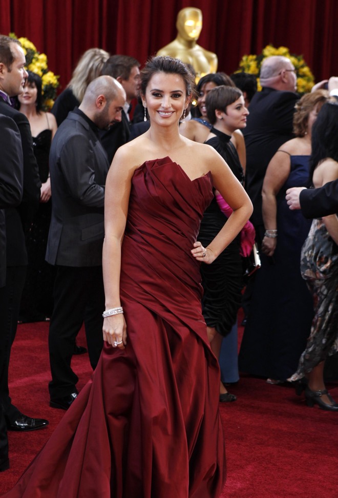 A atriz Penelope Cruz chega ao tapete vermelho do Oscar 2010 |