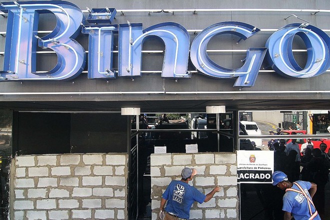 Casa de bingo fechada em São Paulo: bingos e máquinas caça-níques estão proibidos desde 2004 no Brasil | Danilo Verpa / Folha Imagem