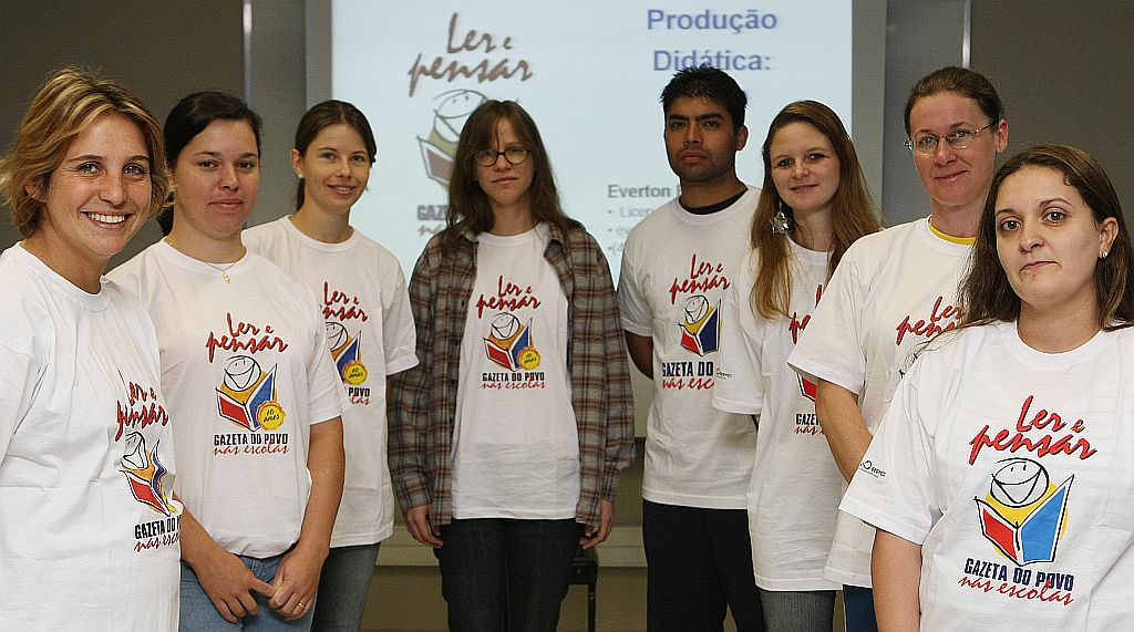 Alunos do turno da manhã do Curso de Extensão Ler e Pensar durante a formação teórica | Jonathan Campos /Gazeta do Povo