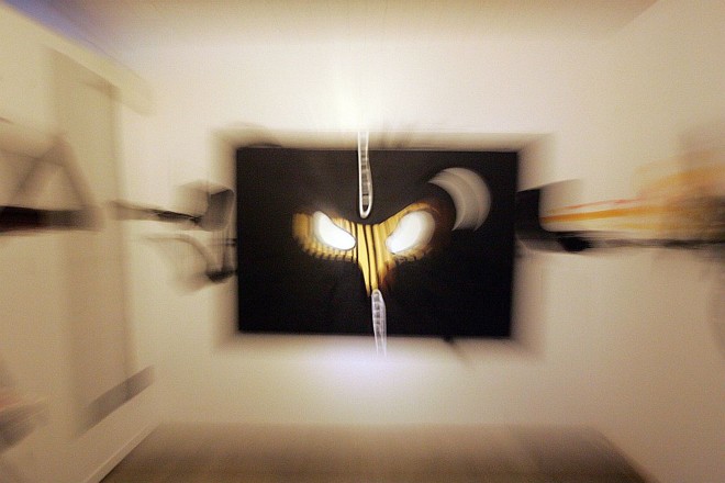 As telas de Bill extrapolam os limites das telas em cenário de guerrilha urbana |