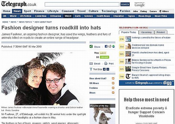 O designer Milliner James Faulkner com a modelo Anna Freemantle e seu chapeu de pele de avestruz e cabeça de raposa | Reprodução/Telegraph.co.uk