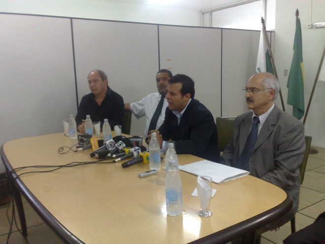 Secretario Luiz Fernando Delazari concedeu entrevista coletiva para tratar da investigação do caso da morte do prefeito de Rio Branco do Sul |