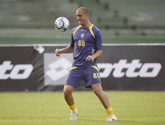 Cotado para jogar no Palmeiras, Ariel volta a ser titular do Coritiba | Hedeson Alves/Gazeta do Povo