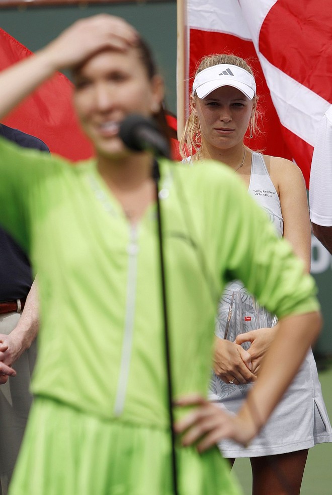 A campeã Jelena Jankovic e a vice Caroline Wozniacki: vitória tranquila da sérvia | 