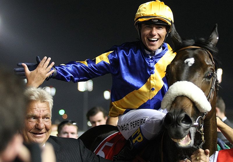 O cavalo Glória de Campeão, nascido em São José dos Pinhais, esboça um sorriso após vencer a Copa do Mundo de Dubai montado pelo jóquei gaúcho Tiago Josué Pereira | Marwan Naamani/AFP