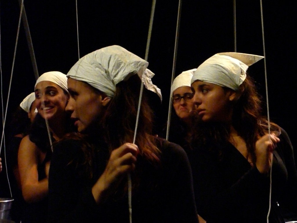 O espetáculo "Formas Breves" tem sessão neste domingo (21) no Teatro Positivo