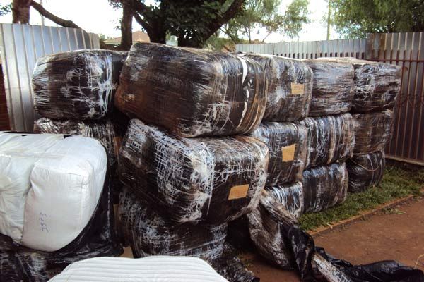Mais de 7 mil peças de roupas contrabandeadas foram apreendidas em residência de Cascavel | Divulgação/Polícia Federal de Cascavel