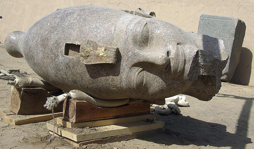 Cabeça de estátua do faraó Amenhotep III, avô de Tutancâmon | Reuters