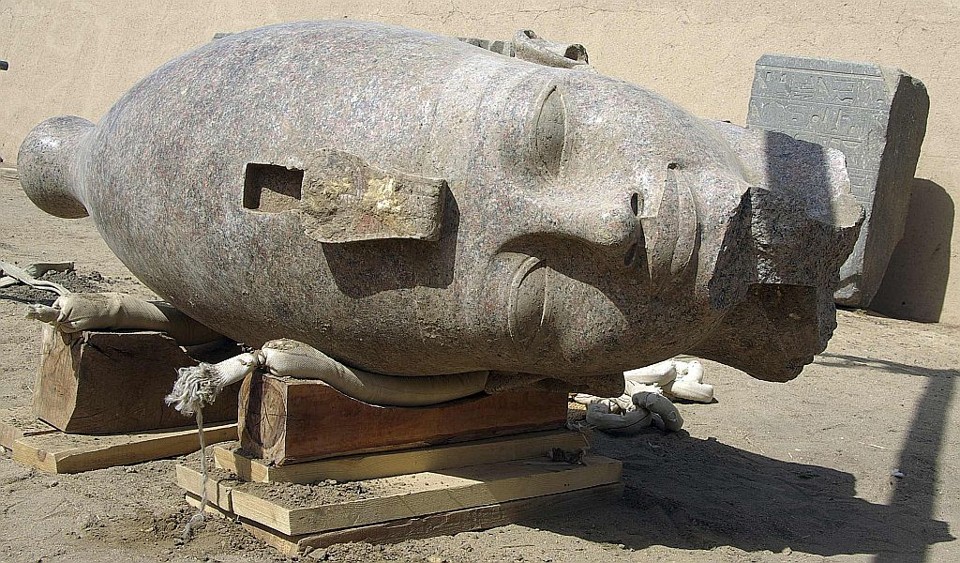 Cabeça de estátua do faraó Amenhotep III, avô de Tutancâmon | Reuters