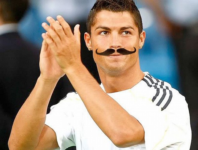 Cristiano Ronaldo também teve seu visual projetado numa das montagens do grupo | 