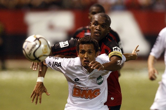 Alan Bahia foi implacável na marcação, mas mesmo assim rafinha conseguiu boas jogadas | 