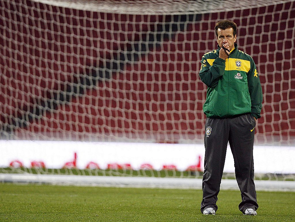 Dunga reforçou ontem que o grupo para a Copa da África do Sul está fechado. Treinador aposta na lealdade | Glyn Kirk/AFP