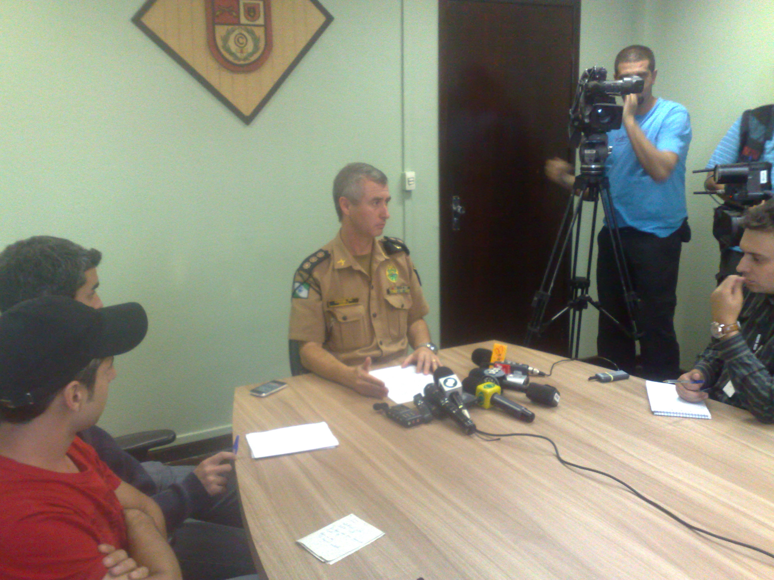 Comandante do Policiamento da Capital, coronel Jorge Costa Filho, concedeu entrevista e admitiu o erro dos policiais na abordagem que deixou um homem de 33 anos gravemente ferido | Adriano Ribeiro / Gazeta do Povo