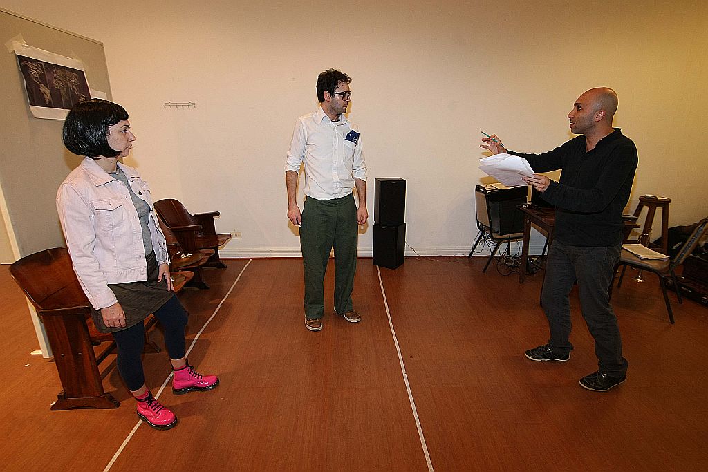 Márcio Abreu afina os tons do espetáculo, com Giovana Soar e Rodrigo Ferrarini | Ivonaldo Alexandre/Gazeta do Povo