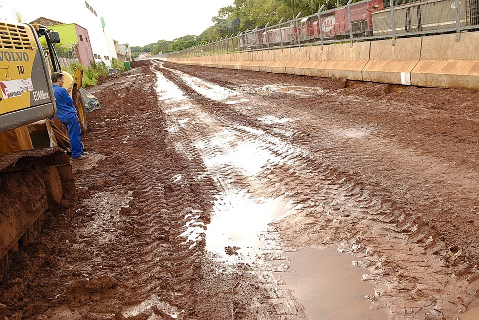 O TCU mandou suspender o pagamento dos contratos da obra de rebaixamento da linha férrea que corta a região central de Maringá | Fábio Dias/Gazeta do Povo