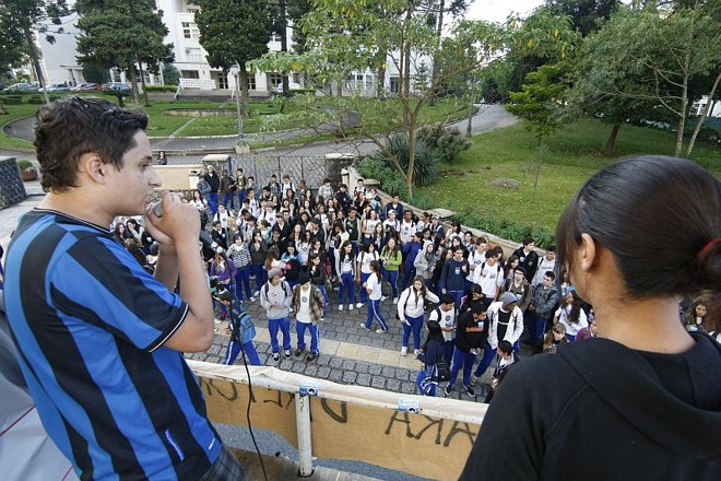 Os organizadores do movimento usaram um carro de som para mobilizar os estudantes |