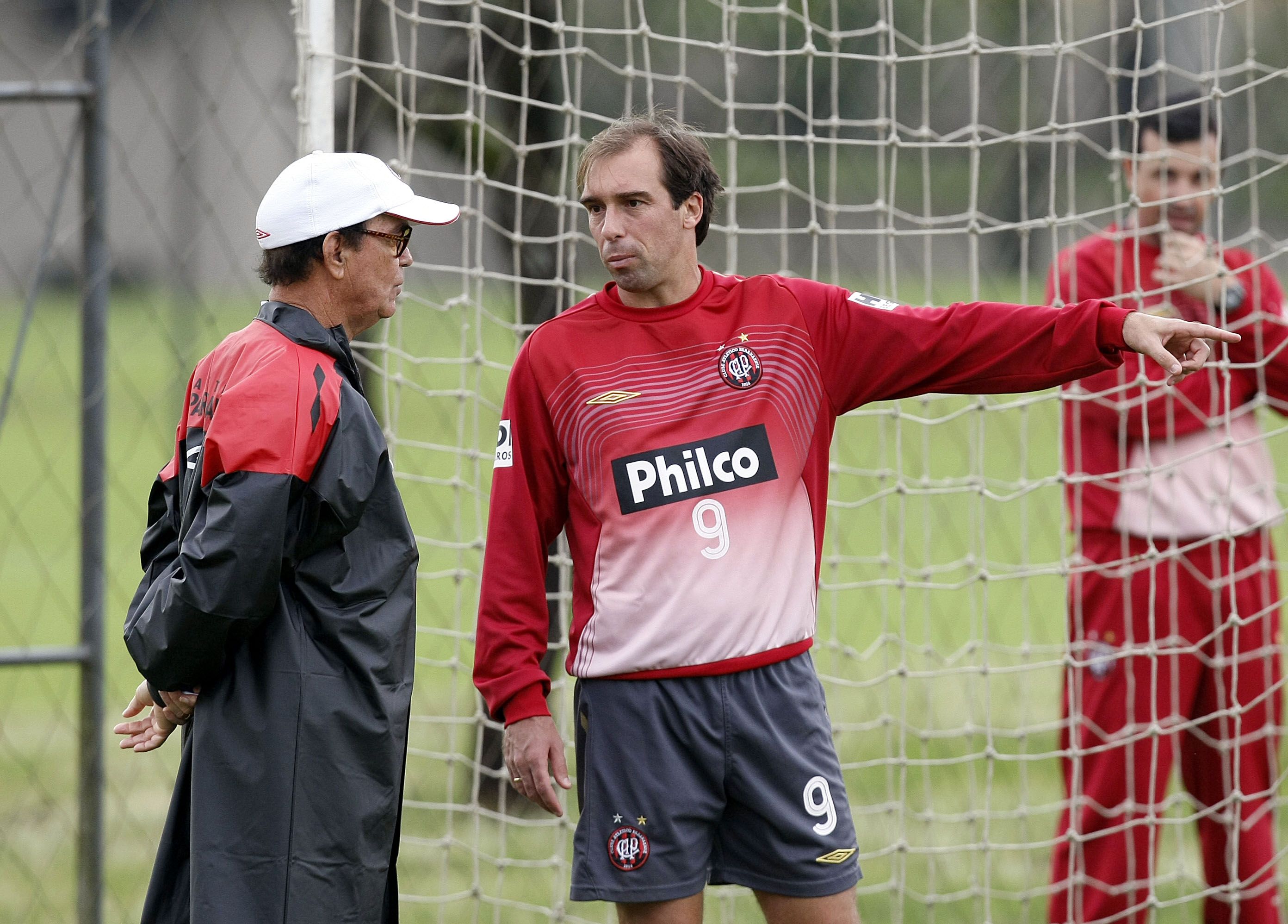 Antônio Lopes (a esquerda) deve deixar Paulo Baier na reserva no Atletiba | Valterci Santos /Agência de Notícias Gazeta do Povo