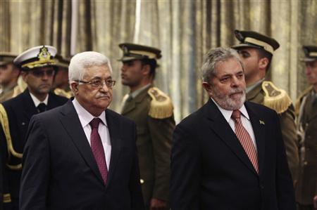 Presidente Luiz Inácio Lula da Silva ao lado do presidente da ANP, Mahmoud Abbas, durante cerimônia em Belém | Reuters