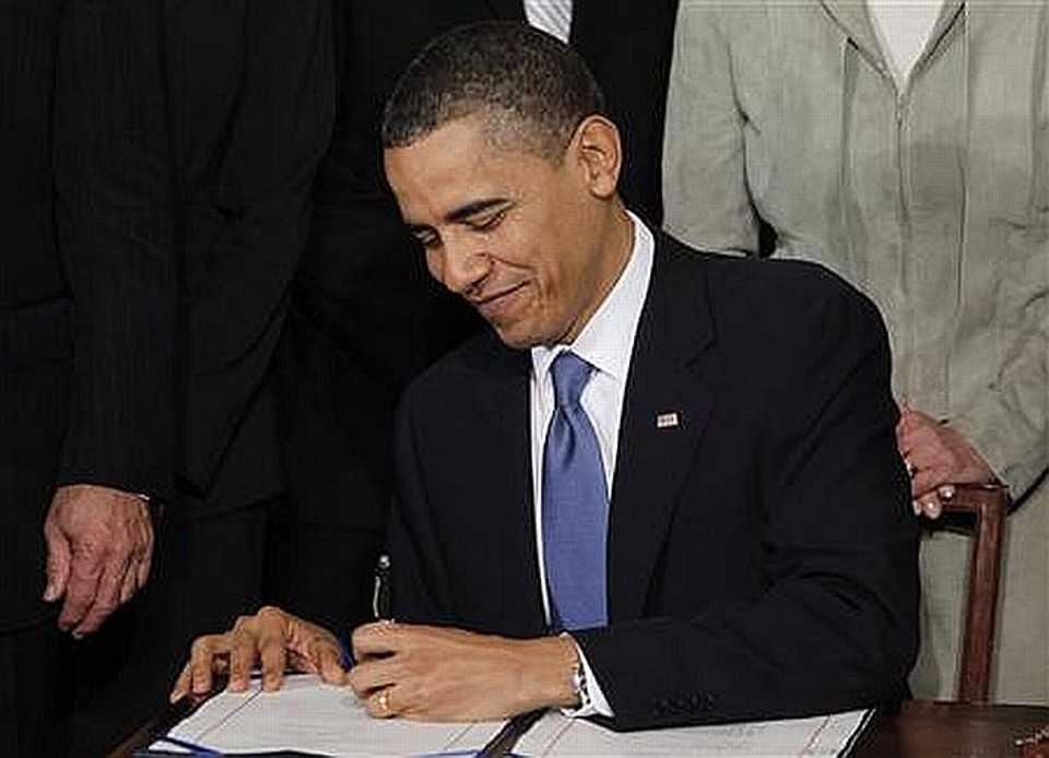 Presidente Barack Obama sancionou a lei de reforma no sistema de saúde dos Estados Unidos, uma de sus principais promessas de campanha | Reuters
