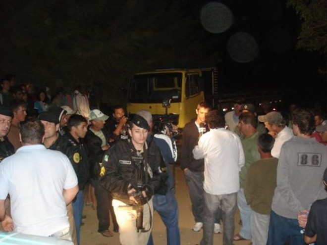 Uma confusão formou-se no local do acidente | 