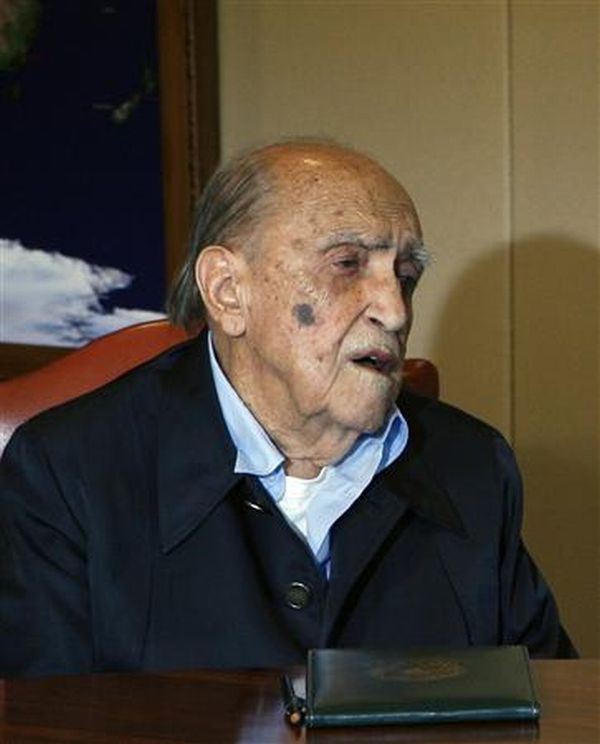 Niemeyer recebeu alta após 13 dias internado no Hospital Samaritano | Jamil Bittar /Reuters