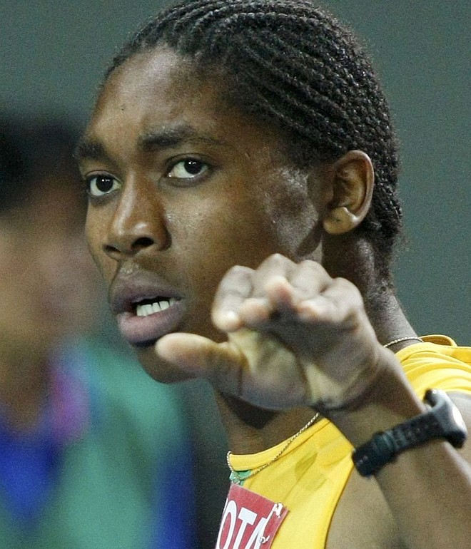 Caster Semenya - Campeã mundial dos 800 m rasos, envolveu-se em polêmica ao ser submetida a exame de feminilidade | 