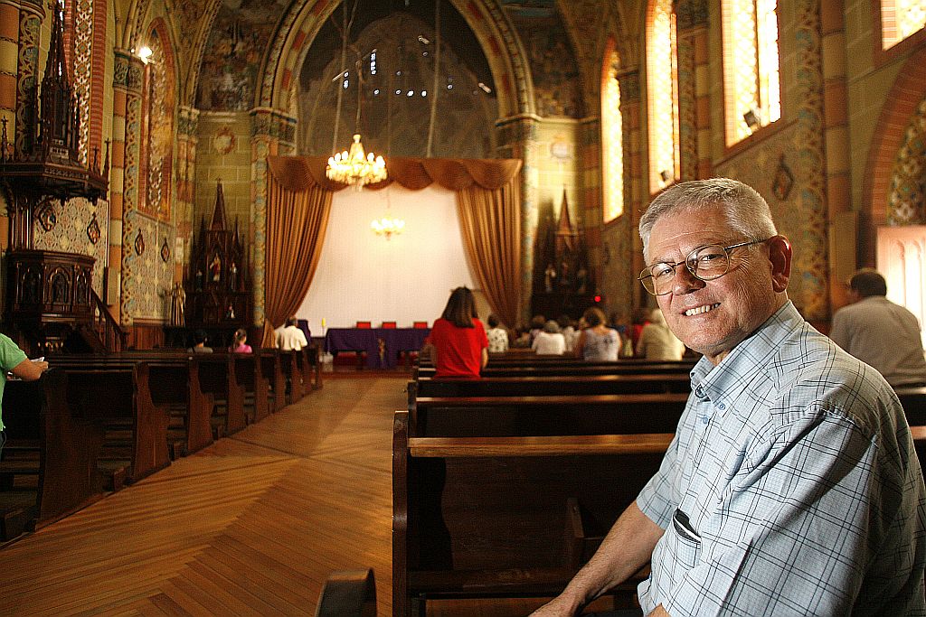 Padre Hílton Soares, do Bom Jesus do Portão: projeto de uma miniparóquia em cada prédio | Hedeson Alves/Gazeta do Povo