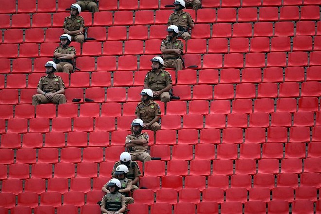 Policiais responsáveis pela divisão das torcidas puderam acompanhar o jogo tranquilamente | 