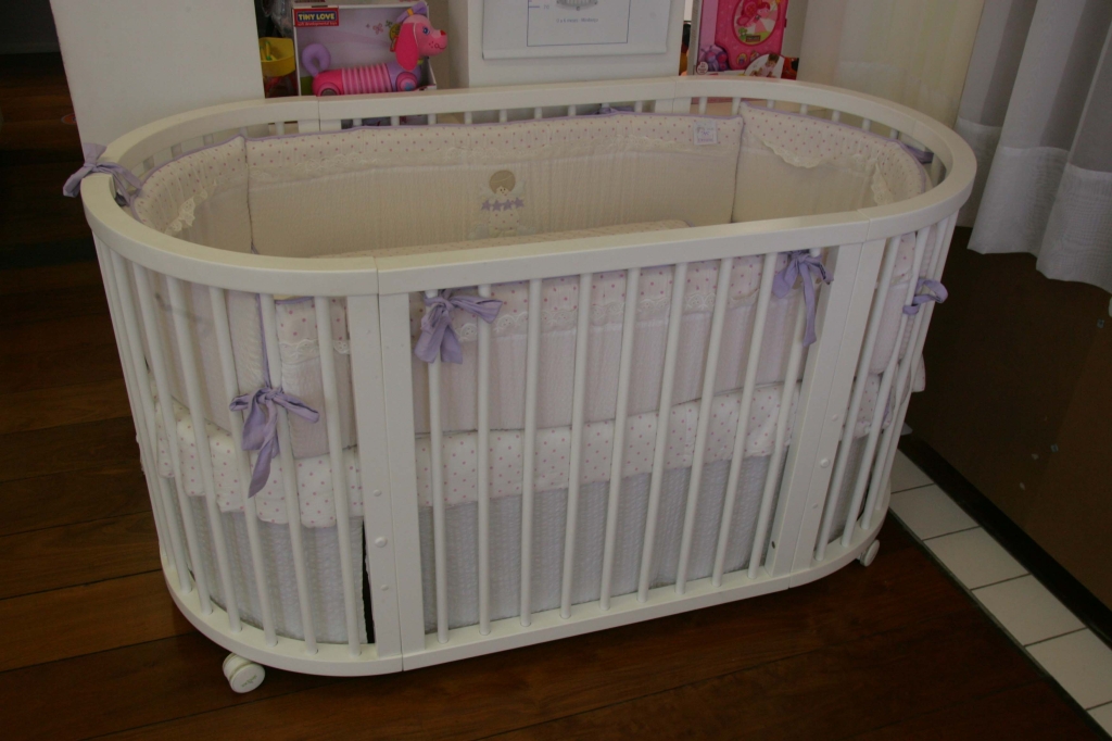 Berço da linha Crescer, da Sleeper, quatro opções de uso: moisés, berço, minicama ou duas poltronas. R$ 1.055,80, na Baby Dreams | Fotos: Ivonaldo Alexandre/ Gazeta do Povo