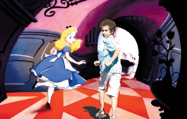 Cena da primeira versão de Alice no País das Maravilhas, de Walt Disney, de 1951. Tem algumas aventuras em que gosto de me imaginar. É bem mais legal do que ver na tevê, que já vem com aquela imagem definida. Já cheguei a voar 100 metros! Igor Dalsenter (foto acima), aluno da 4ª série do Colégio Medianeira | Foto: Daniel Derevecki/Gazeta do povo/The Walt Disney Studios/ Divulgação