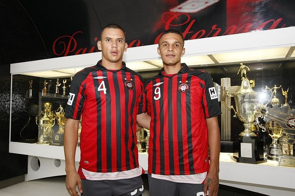 Vanegas e Serna, contratados no início do ano, dificilmente ficarão para o Brasileirão | Marcelo Elias / Agência de Notícias Gazeta do Povo