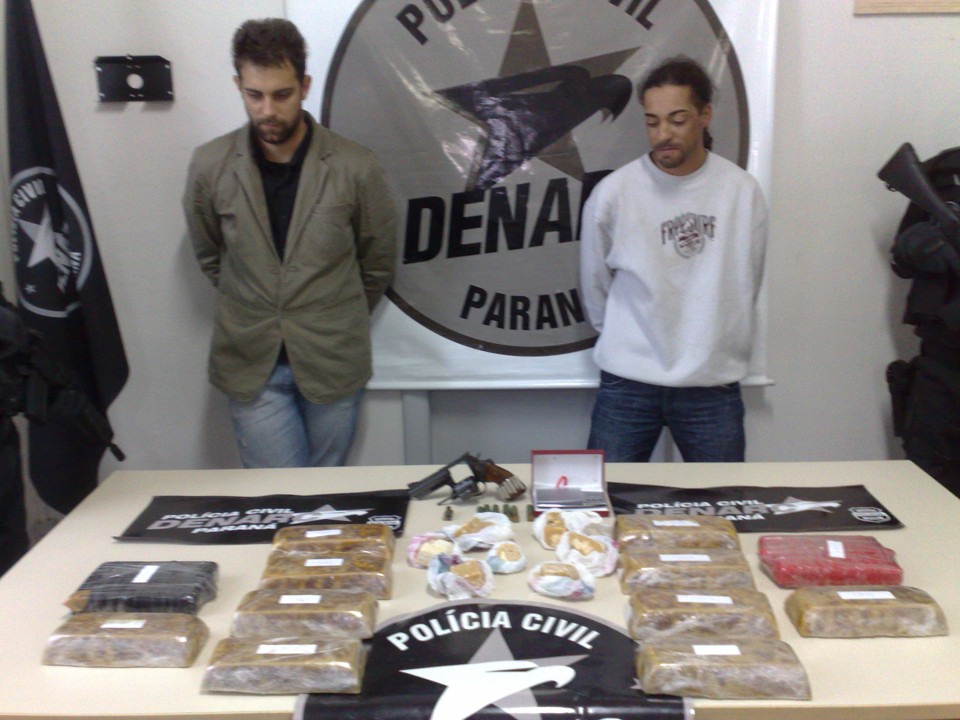 Suspeitos por tráfico foram presos em São José dos Pinhais. Polícia apreendeu arma de fogo e drogas | Adriano Ribeiro / Gazeta do Povo