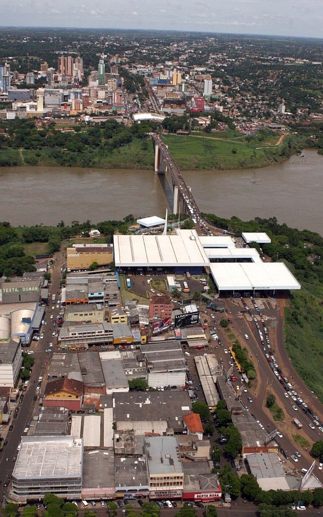 Do lado do Paraguai, venda de armas acontece em lojas de fachada | 