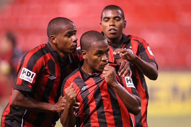 Com a vitória, o Atlético mantém pressão ao Coritiba | 