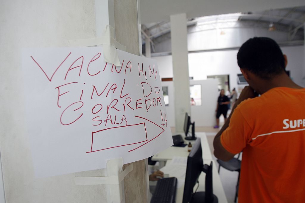 Posto de saúde no Pinheirinho: orientação é para que apenas as pessoas que fazem parte dos grupos prioritários sejam vacinadas na rede pública | Priscila Forone/Gazeta do Povo