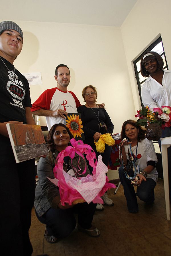 Ativistas da Pastoral da Aids, que atende cerca de cem pessoas em Paranaguá | Priscila Forone/ Gazeta do Povo