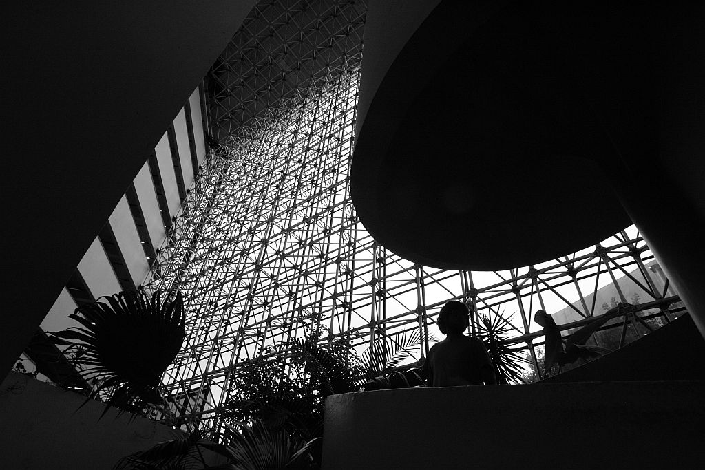 Vista interna da Assembleia Legislativa do Paraná, onde o número de servidores por deputado estadual é um dos maiores do Brasil | Daniel Castellano/ Gazeta do Povo