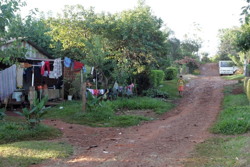 As primeiras casas começaram a ser construídas em 1992 na área do antigo lixão | Christian Rizzi/Gazeta do Povo