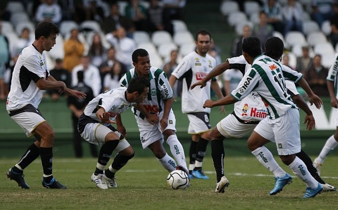 Equipes trocaram de uniformes para a segunda etapa, mais equilibrada que a primeira | 