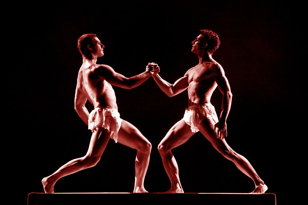 Os integrantes do Kataklò aliam precisão, força física e sincronia em Play, montagem que trazem a Curitiba na quinta-feira, em apresentação no Teatro Guaíra |