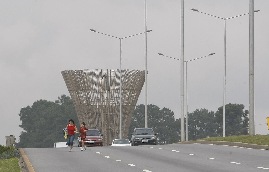Linha Verde, a antiga BR-476, em início de trecho urbano: comportamento de risco do motorista em rodovia continua na avenida que corta a cidade | Aniele Nascimento/Gazeta do Povo