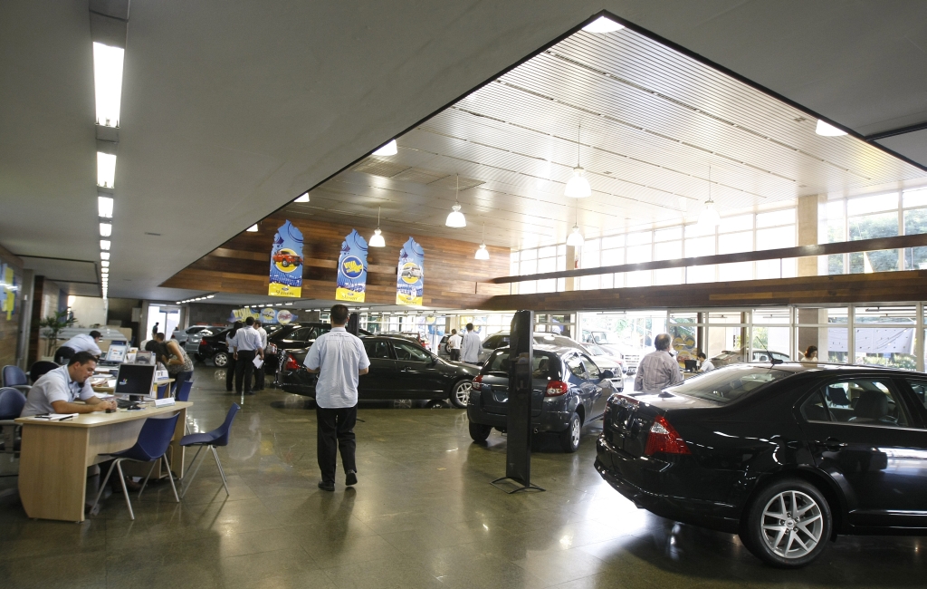 Concessionária em Curitiba: quem tentou comprar um carro ontem teve maior poder de barganha para conseguir um preço melhor | Rodolfo Bührer/ Gazeta do Povo