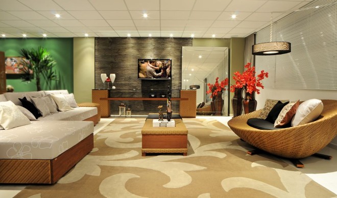 Criado pela arquiteta Viviane Busch, o Home Theater é um ambiente não só para entretenimento, mas também para receber visitas e relaxar, com móveis de fibra sintética de design ergonômico | 