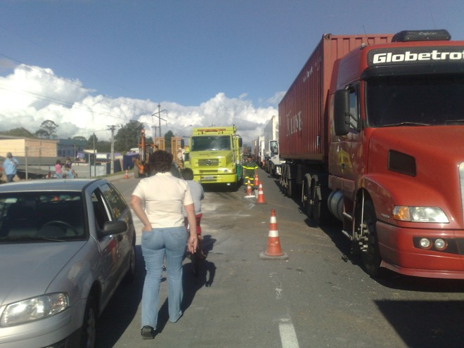 Uma fila de cerca de um quilômetro chegou a se formar no local | 