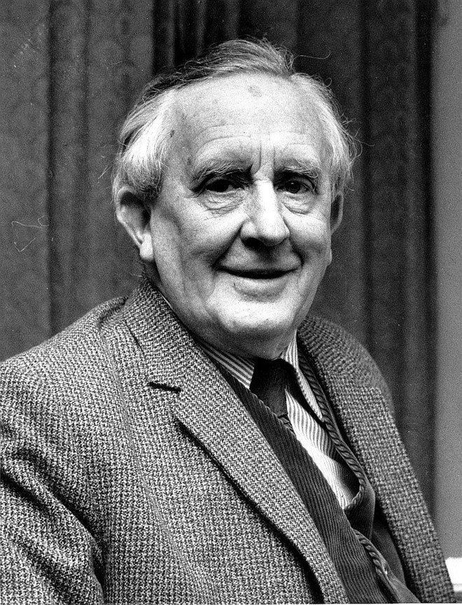 J.R.R. Tolkien - Escritor, autor de O Hobbitt e da trilogia O Senhor dos Anéis | 
