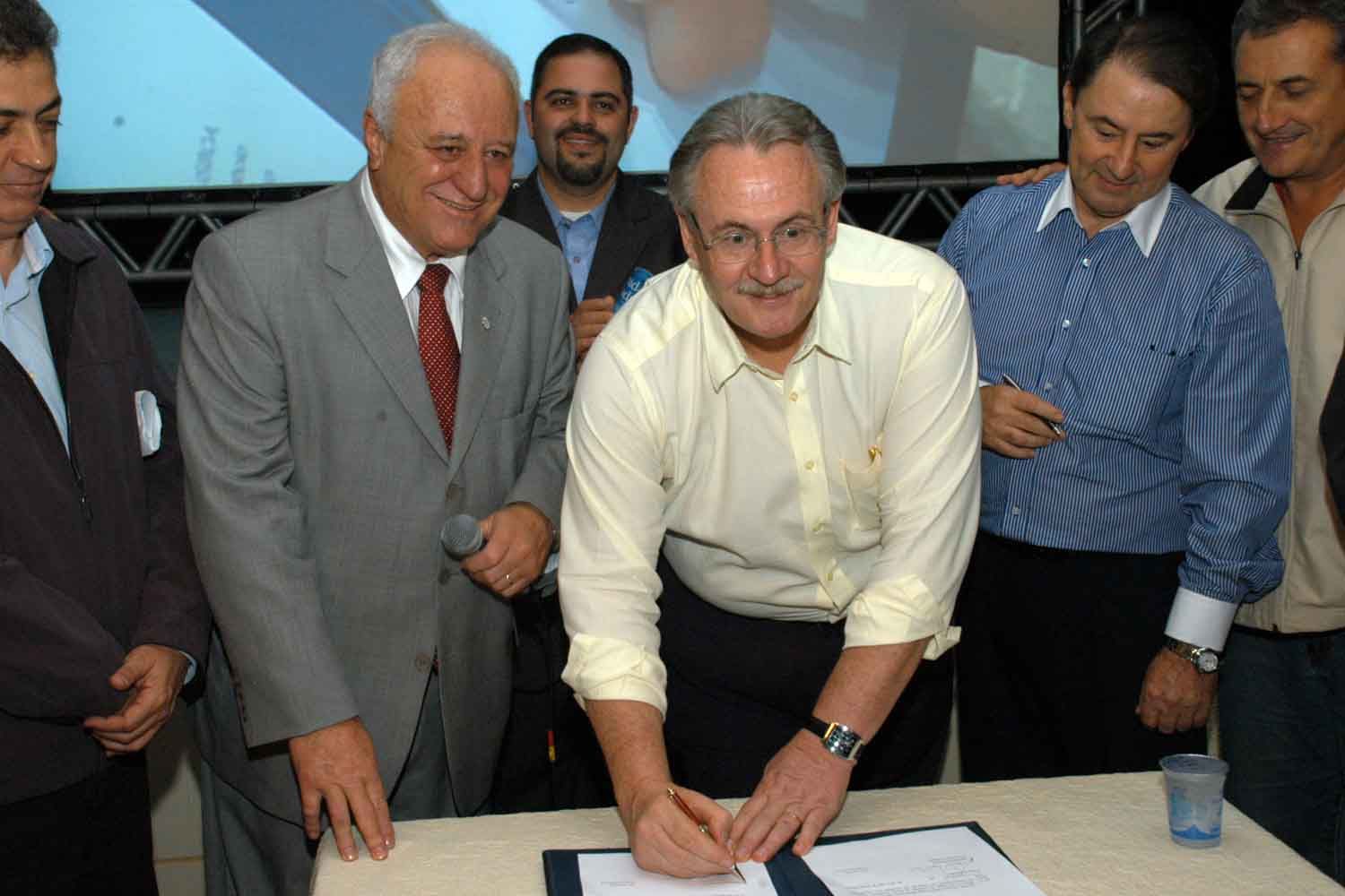 A posse aconteceu durante a Escola de Governo realizada em Ponta Grossa | Roberto Corradini / AENotícias