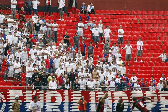 A torcida paranista não ocupou todo o espaço reservado a ela na Arena da Baixada | 